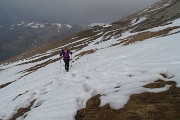 20 Il sentiero ora corre su pratoni